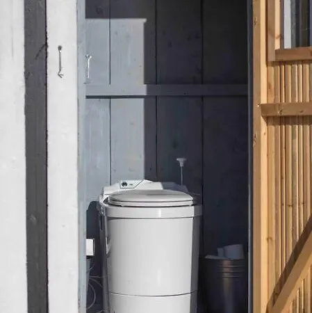 Kesaemoekki Meren Rannalla, 5 Km Tammisaaren Keskustaan *