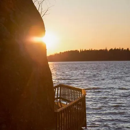 Kesaemoekki Meren Rannalla, 5 Km Tammisaaren Keskustaan *