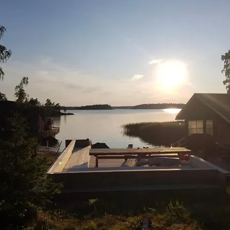 Alpesi faház Kesaemoekki Meren Rannalla, 5 Km Tammisaaren Keskustaan