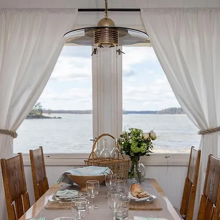 Kesaemoekki Meren Rannalla, 5 Km Tammisaaren Keskustaan *