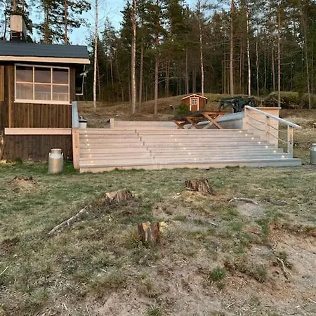 Kesaemoekki Meren Rannalla, 5 Km Tammisaaren Keskustaan Raseborg