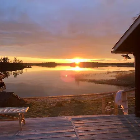 Alpehytte Kesaemoekki Meren Rannalla, 5 Km Tammisaaren Keskustaan
