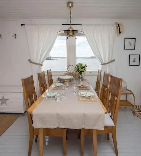 Kesaemoekki Meren Rannalla, 5 Km Tammisaaren Keskustaan * Raseborg