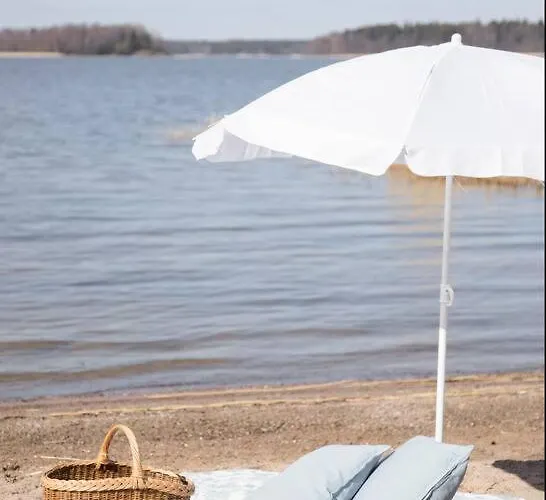 Alpstuga Kesaemoekki Meren Rannalla, 5 Km Tammisaaren Keskustaan