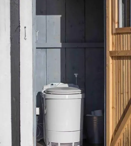 Kesaemoekki Meren Rannalla, 5 Km Tammisaaren Keskustaan *