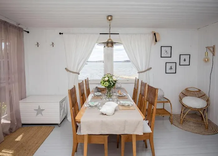 Kesaemoekki Meren Rannalla, 5 Km Tammisaaren Keskustaan Chalet *