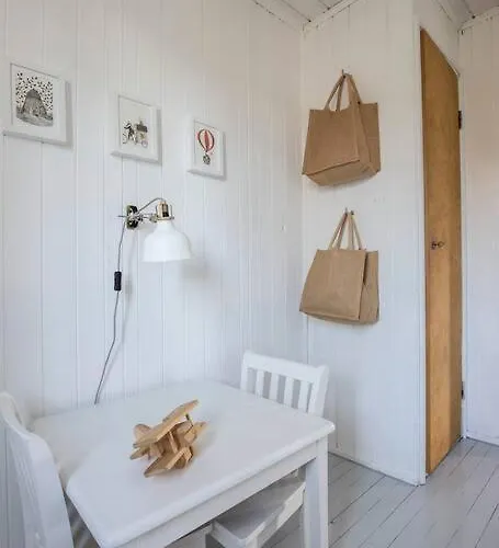 Chalet Kesaemoekki Meren Rannalla, 5 Km Tammisaaren Keskustaan Raseborg