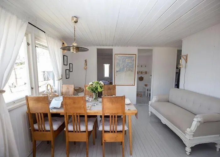 Kesaemoekki Meren Rannalla, 5 Km Tammisaaren Keskustaan Raseborg