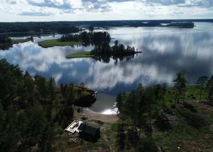Kesaemoekki Meren Rannalla, 5 Km Tammisaaren Keskustaan Chalet *
