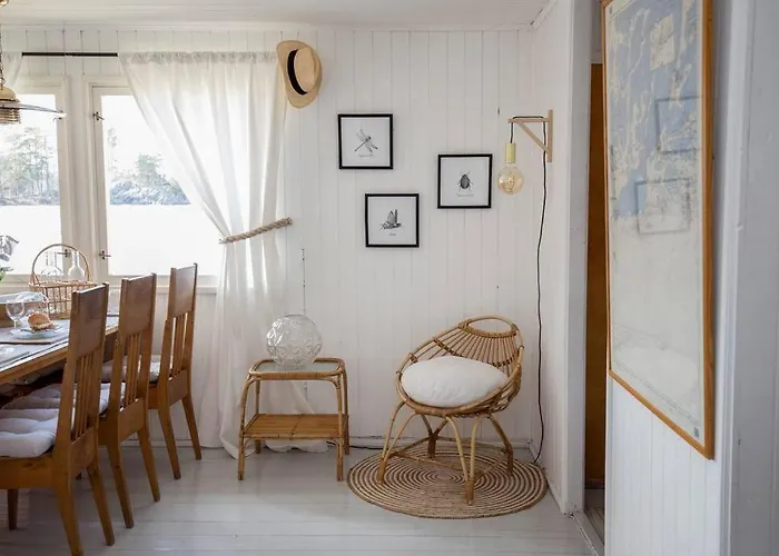 Chalet Kesaemoekki Meren Rannalla, 5 Km Tammisaaren Keskustaan *