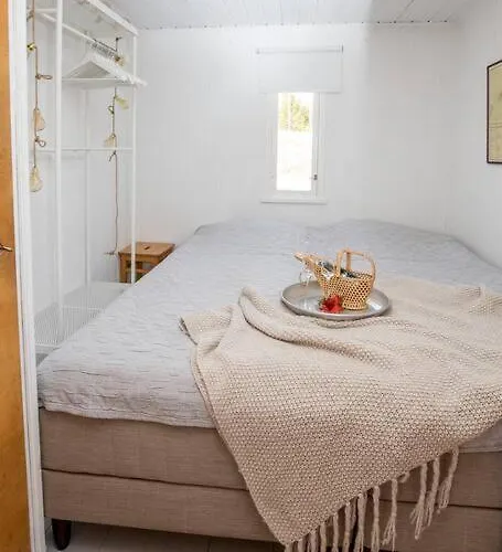 Kesaemoekki Meren Rannalla, 5 Km Tammisaaren Keskustaan Chalet *