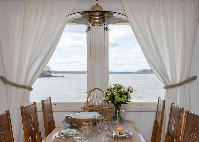 Kesaemoekki Meren Rannalla, 5 Km Tammisaaren Keskustaan *