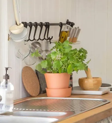 Alpstuga Kesaemoekki Meren Rannalla, 5 Km Tammisaaren Keskustaan