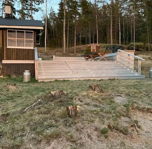 Kesaemoekki Meren Rannalla, 5 Km Tammisaaren Keskustaan Raseborg