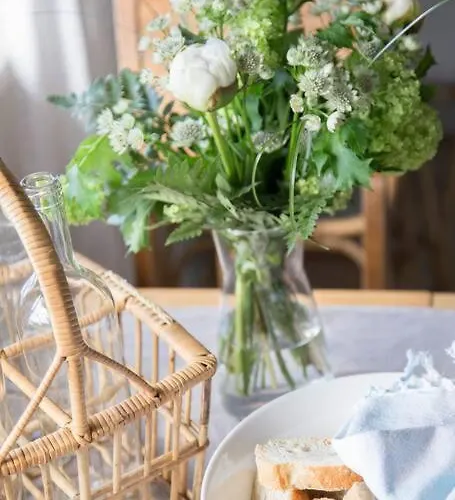 Kesaemoekki Meren Rannalla, 5 Km Tammisaaren Keskustaan Alpstuga *