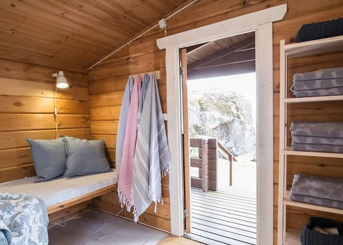 Chalet Kesaemoekki Meren Rannalla, 5 Km Tammisaaren Keskustaan *
